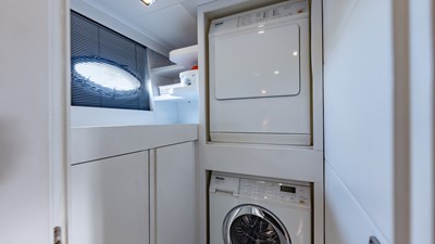 2010 PERSHING 80 - photo 88