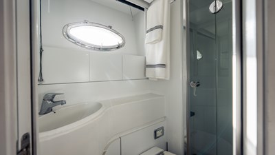 2010 PERSHING 80 - photo 90