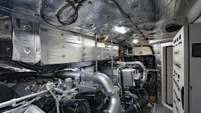 2010 PERSHING 80 - photo 93