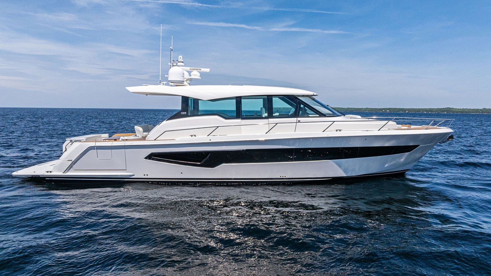 2025 TIARA YACHTS EX 60 — photograph 2