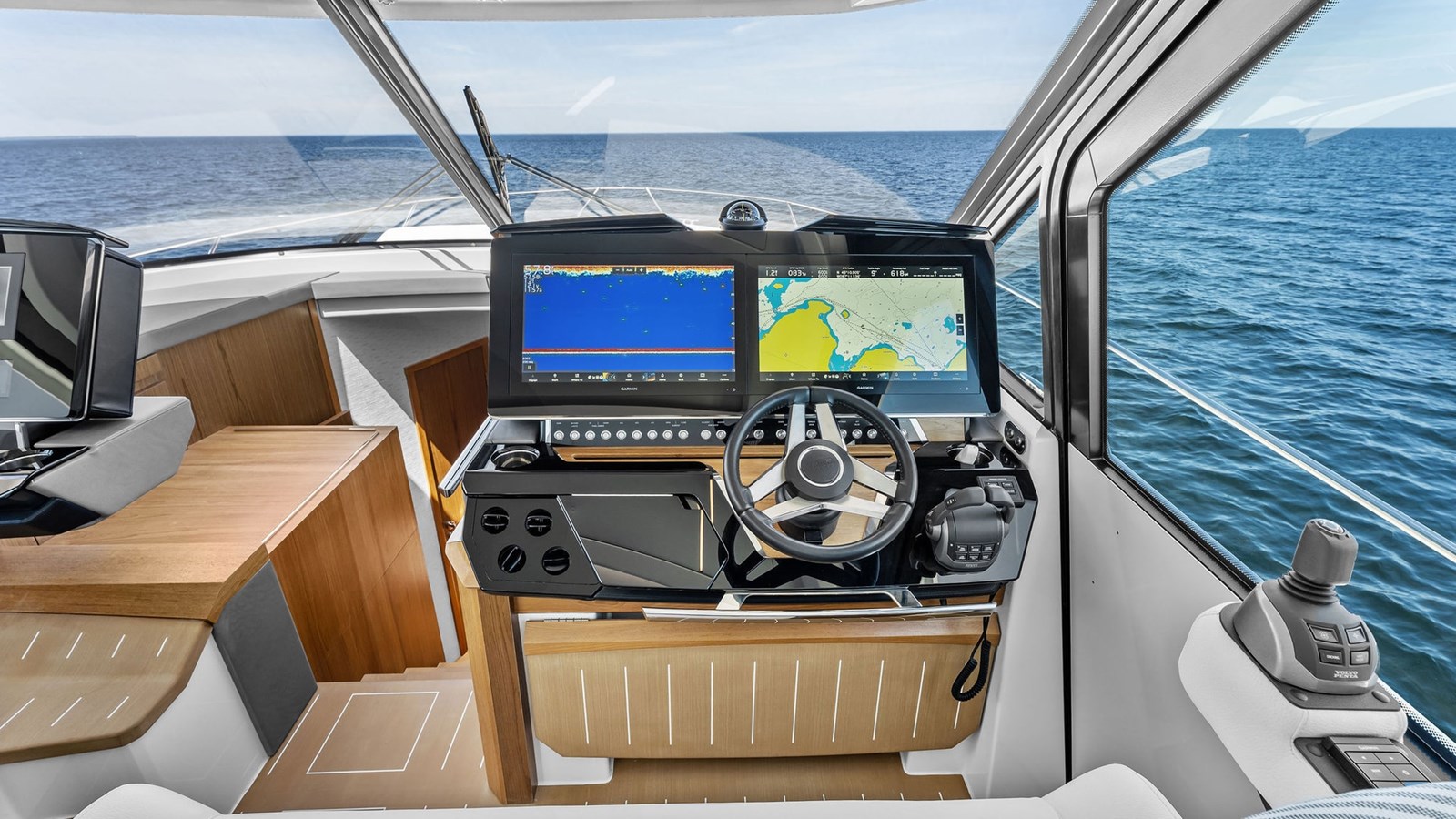 2025 TIARA YACHTS EX 60 — photograph 3