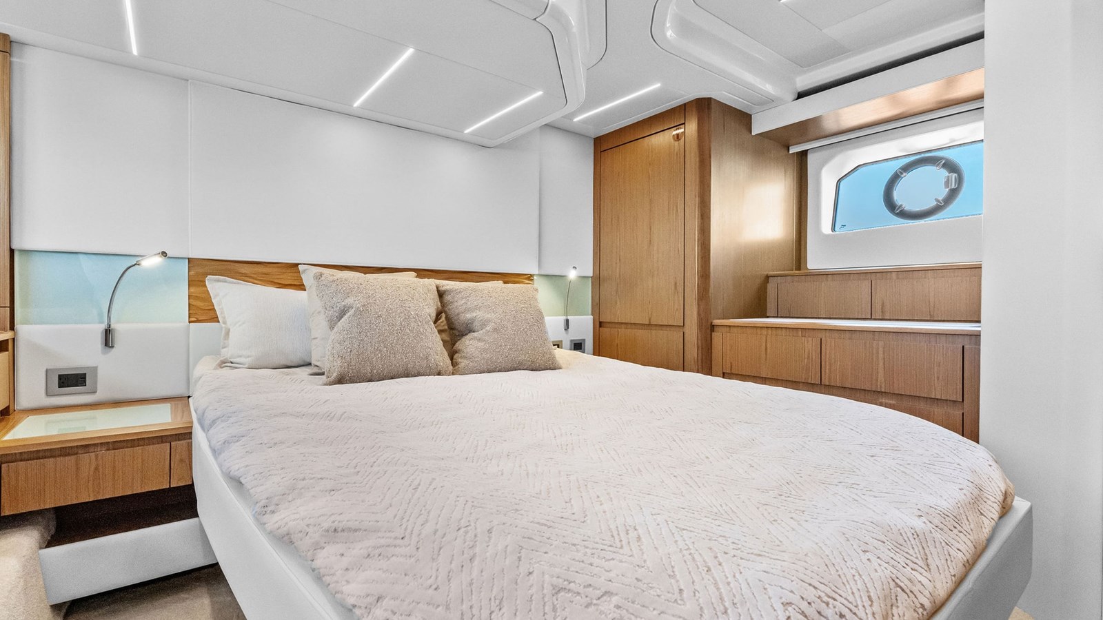 2025 TIARA YACHTS EX 60 — photograph 5