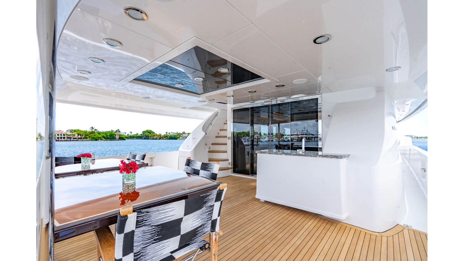 105' Hatteras
