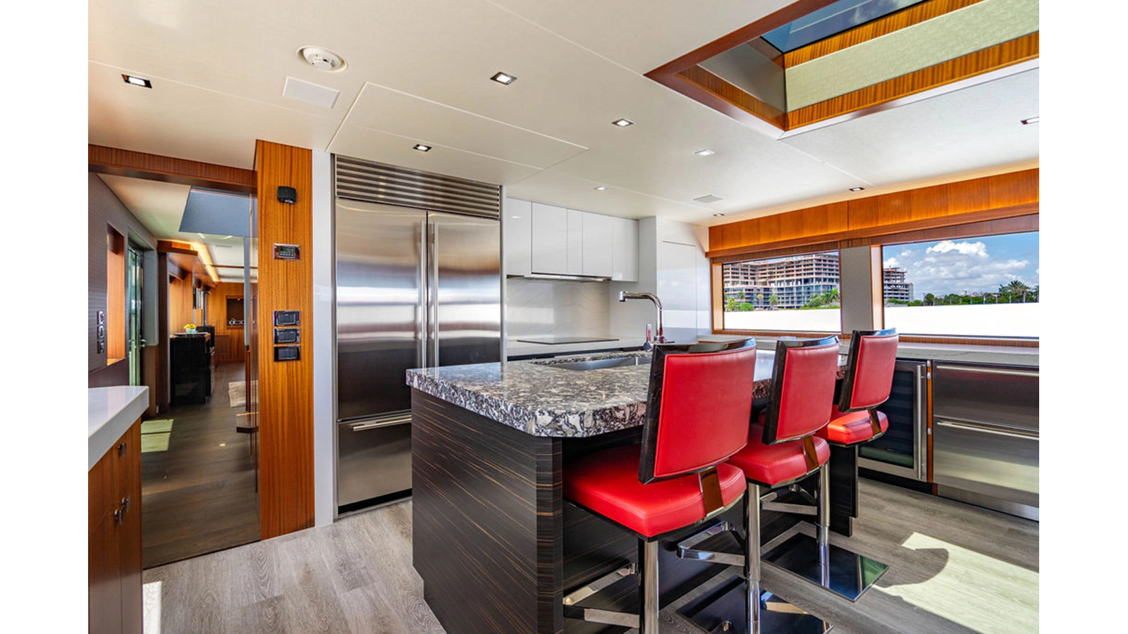 105' Hatteras