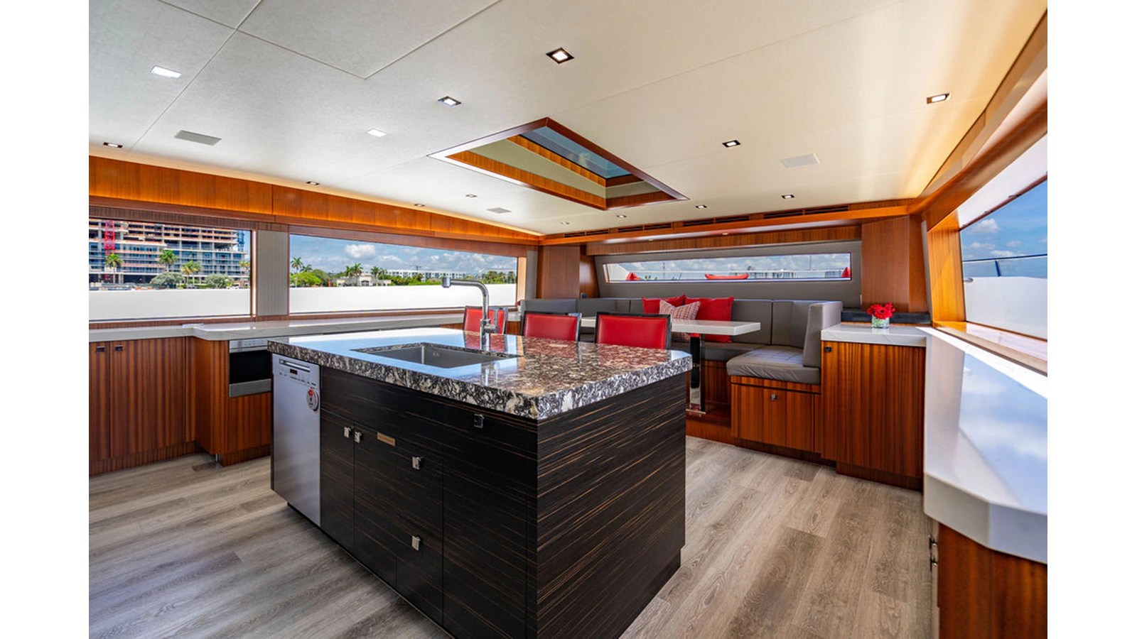 105' Hatteras