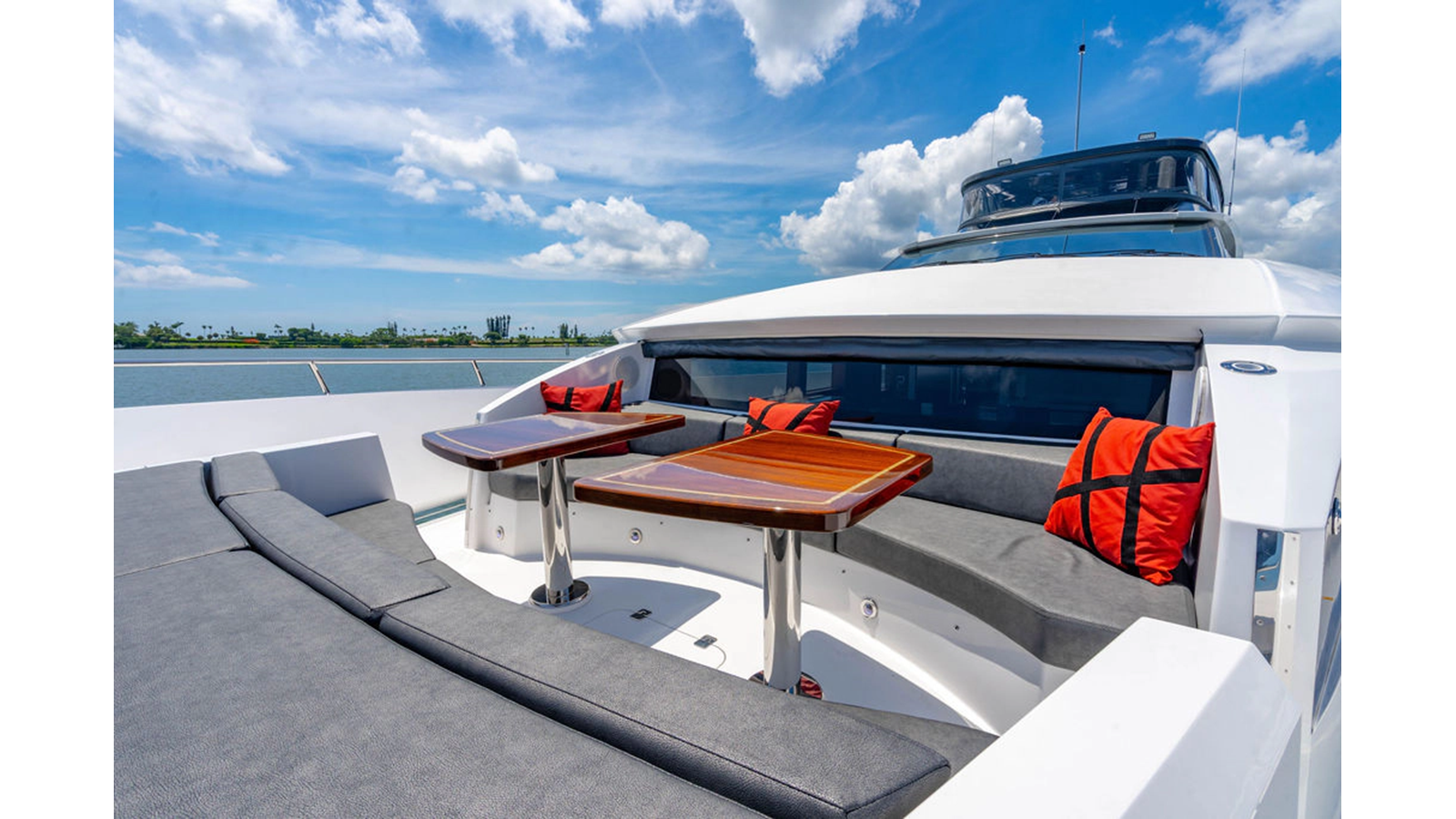 105' Hatteras