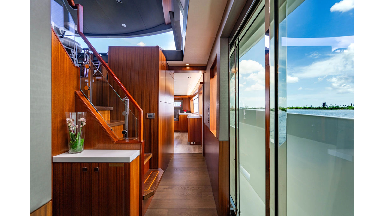 105' Hatteras