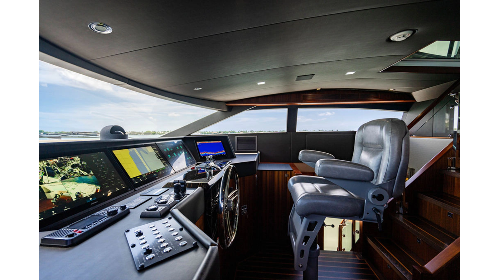 105' Hatteras