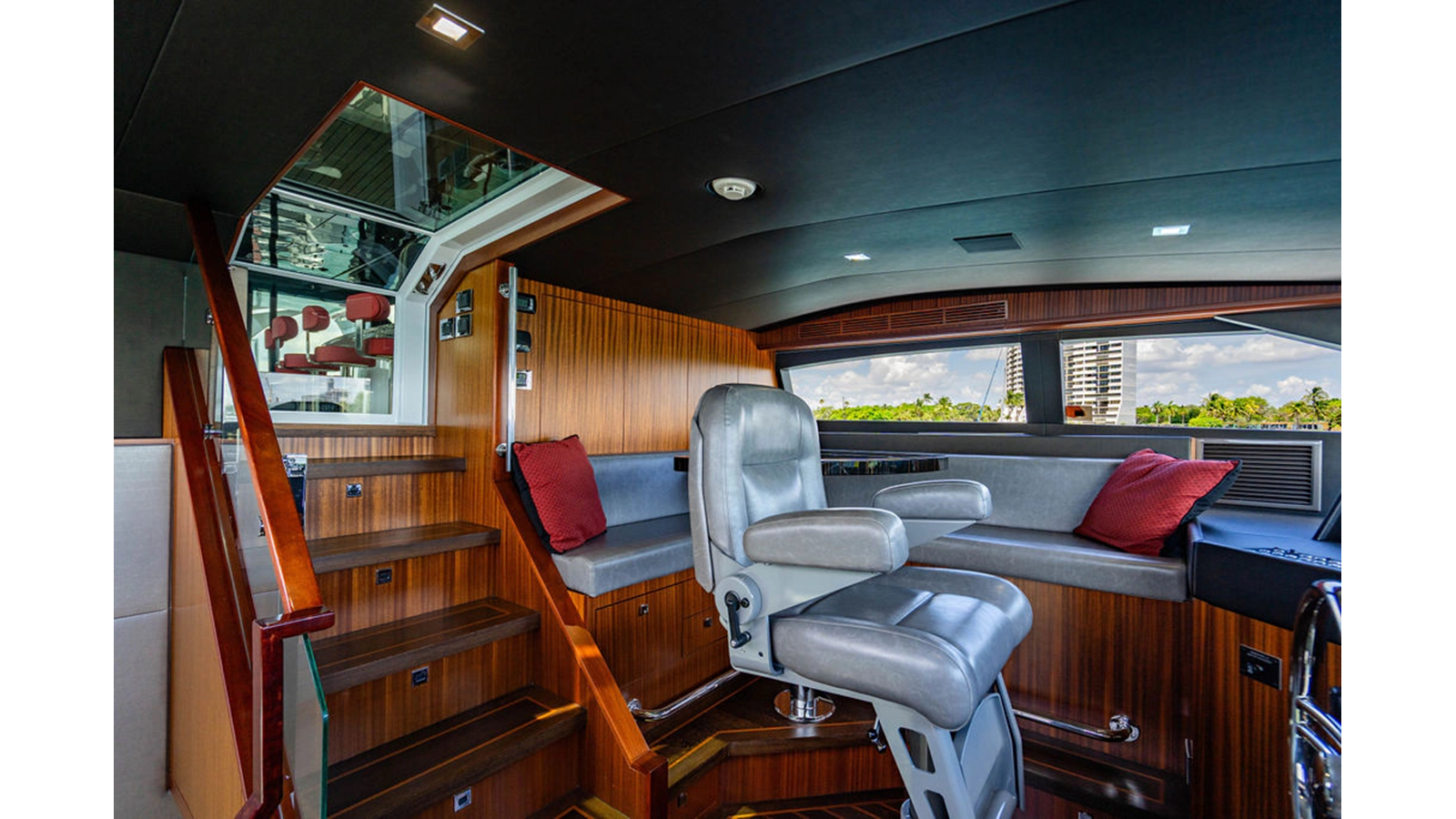 105' Hatteras