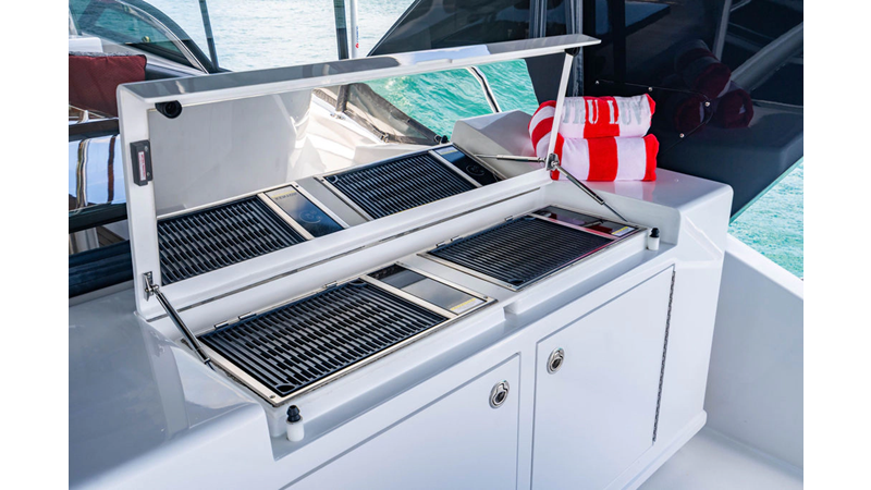 2022 HATTERAS Raised Pilothouse