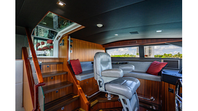 2022 HATTERAS Raised Pilothouse - photo 23