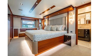 2022 HATTERAS Raised Pilothouse - photo 25