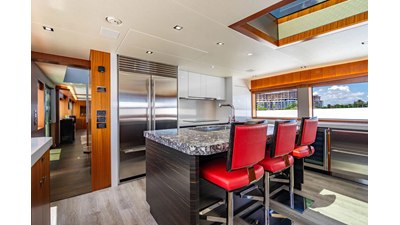 2022 HATTERAS Raised Pilothouse - photo 17