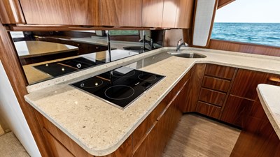 2018 VIKING 62 Convertible - photo 10