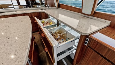 2018 VIKING 62 Convertible - photo 11