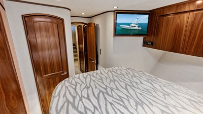 2018 VIKING 62 Convertible - photo 25