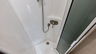 2018 VIKING 62 Convertible - photo 28