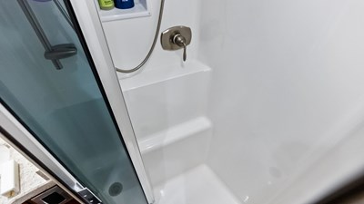2018 VIKING 62 Convertible - photo 31