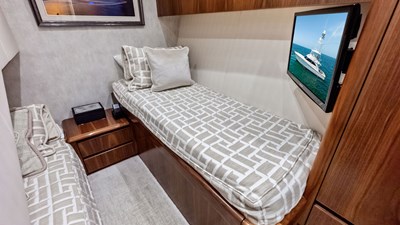 2018 VIKING 62 Convertible - photo 32