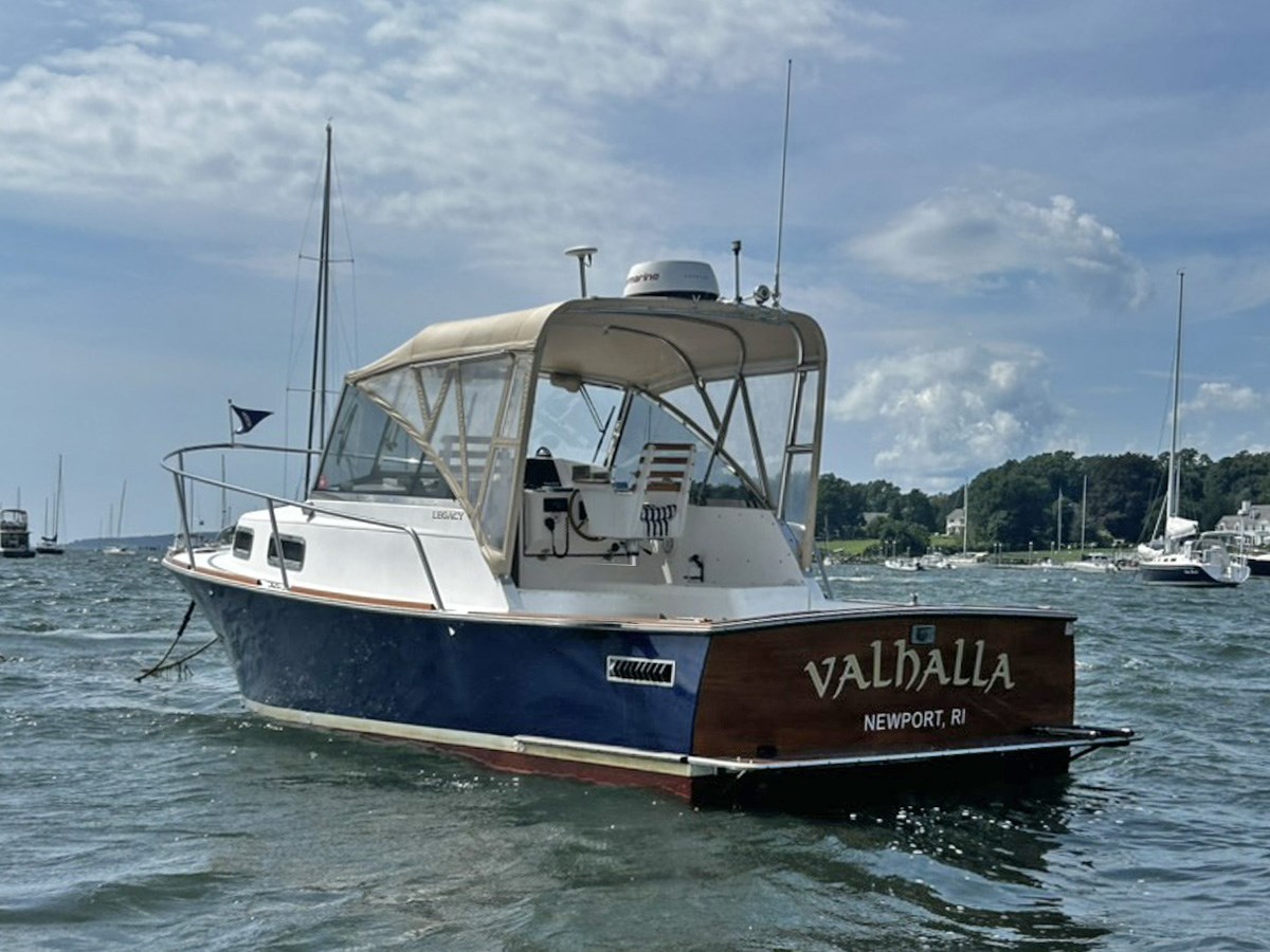 2000 LEGACY YACHTS 28 Express Cruiser — photograph 4