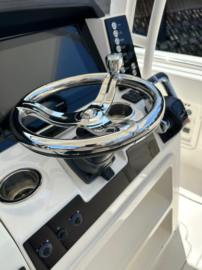 2017 ROBALO Center Console — photograph 4