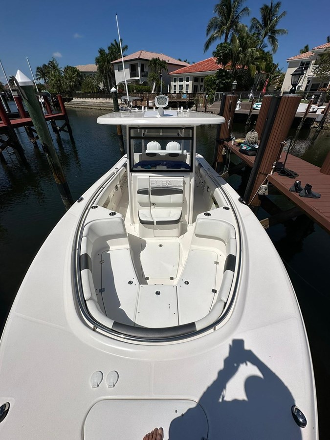 2017 ROBALO Center Console — photograph 5