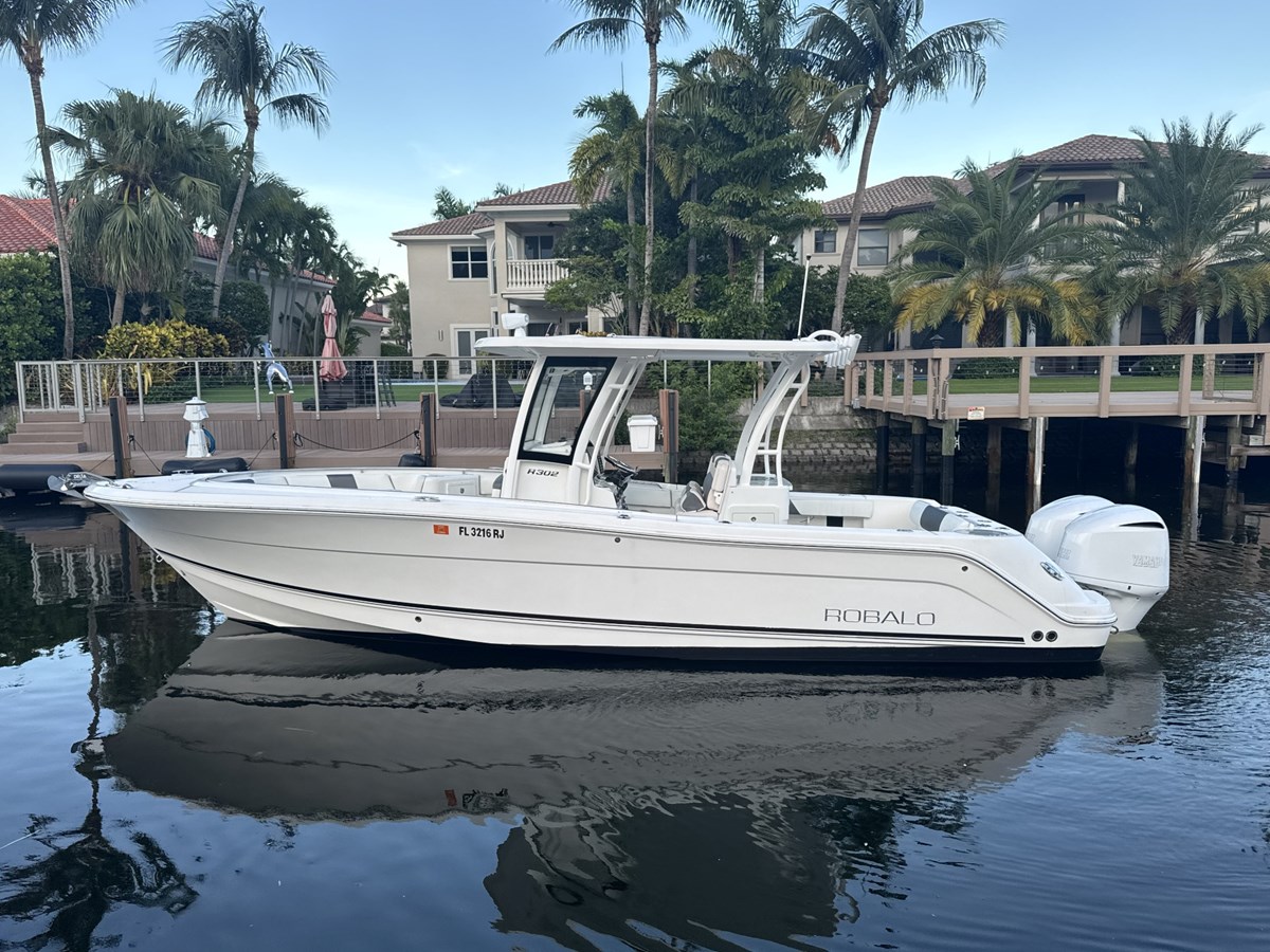 2017 ROBALO Center Console — photograph 3
