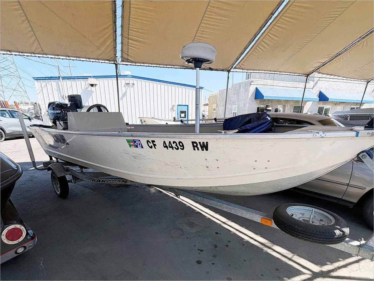 Lowe  — 17' Lowe 2012 Angler 1667 Wt