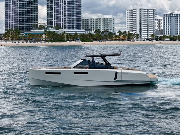 2023 EVO YACHTS R4