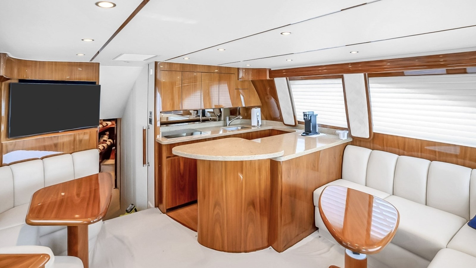 High Impact — 2021 Viking 48 Convertible — fotoğraf 4