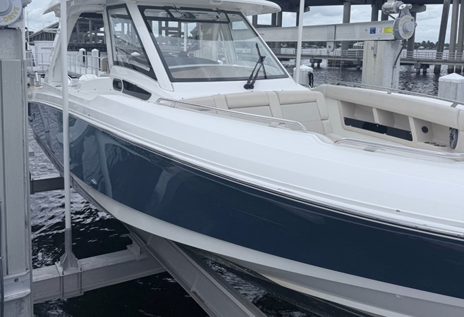 2023 BOSTON WHALER 350 Realm