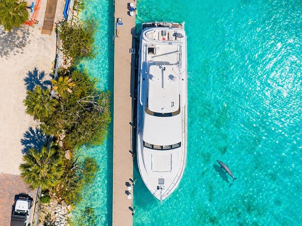 2004 CHEOY LEE 68 Motor Yacht