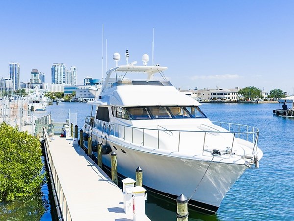 2004 CHEOY LEE 68 Motor Yacht