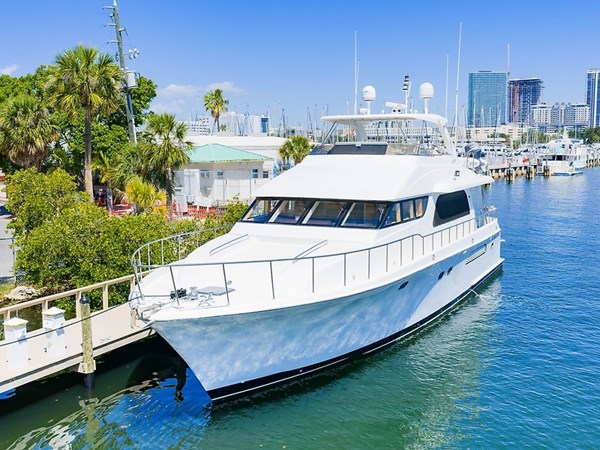 2004 CHEOY LEE 68 Motor Yacht