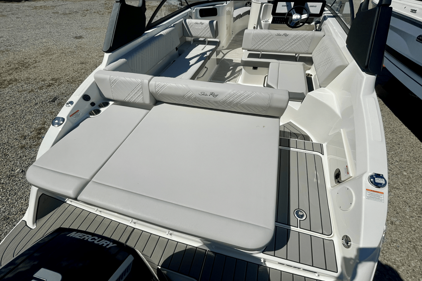 Sea Ray SDX 250 Outboard — 2026 Sea Ray SDX 250 Outboard — photo 4