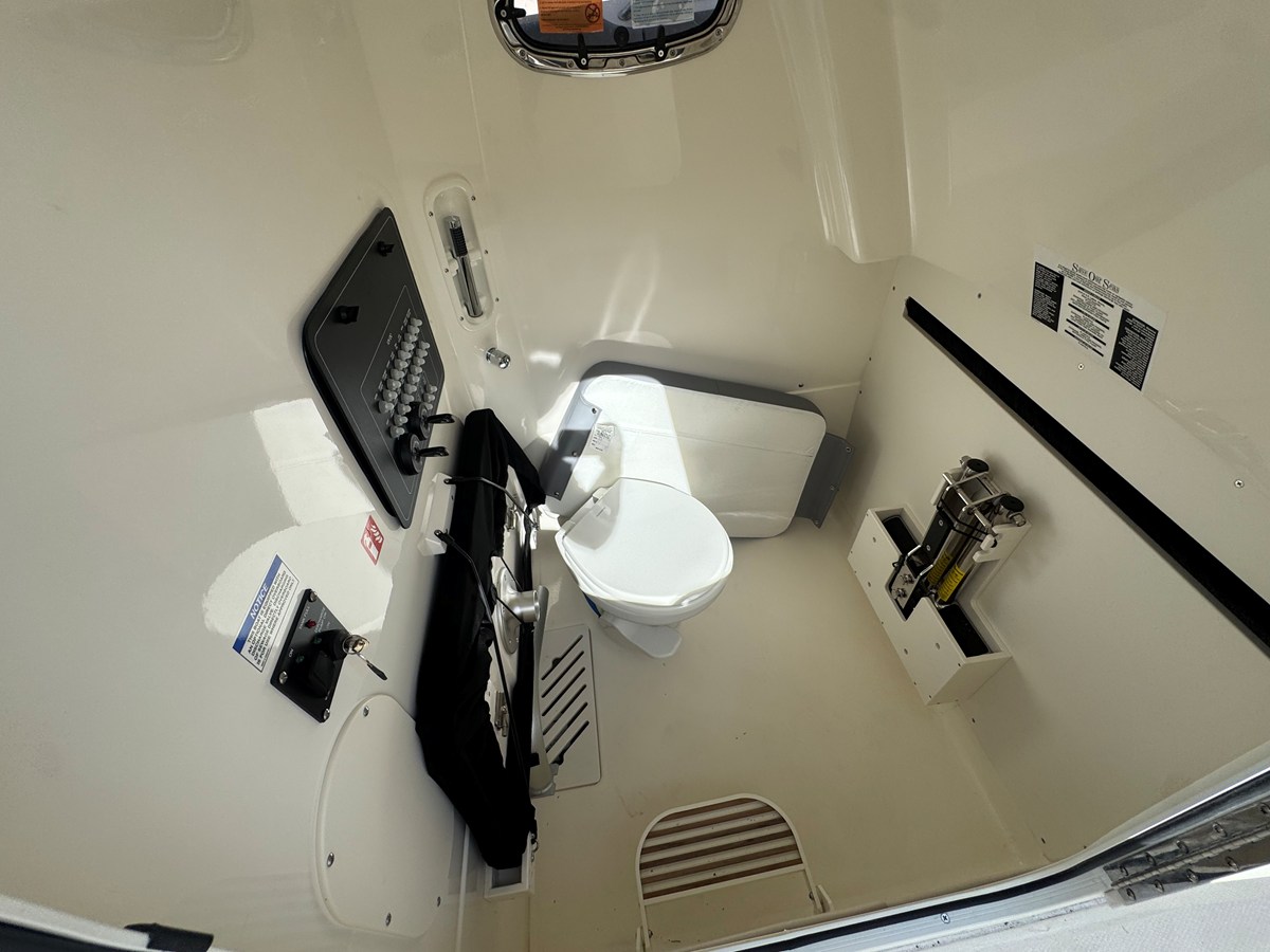 BOSTON WHALER 280 OUTRAGE, photo 15