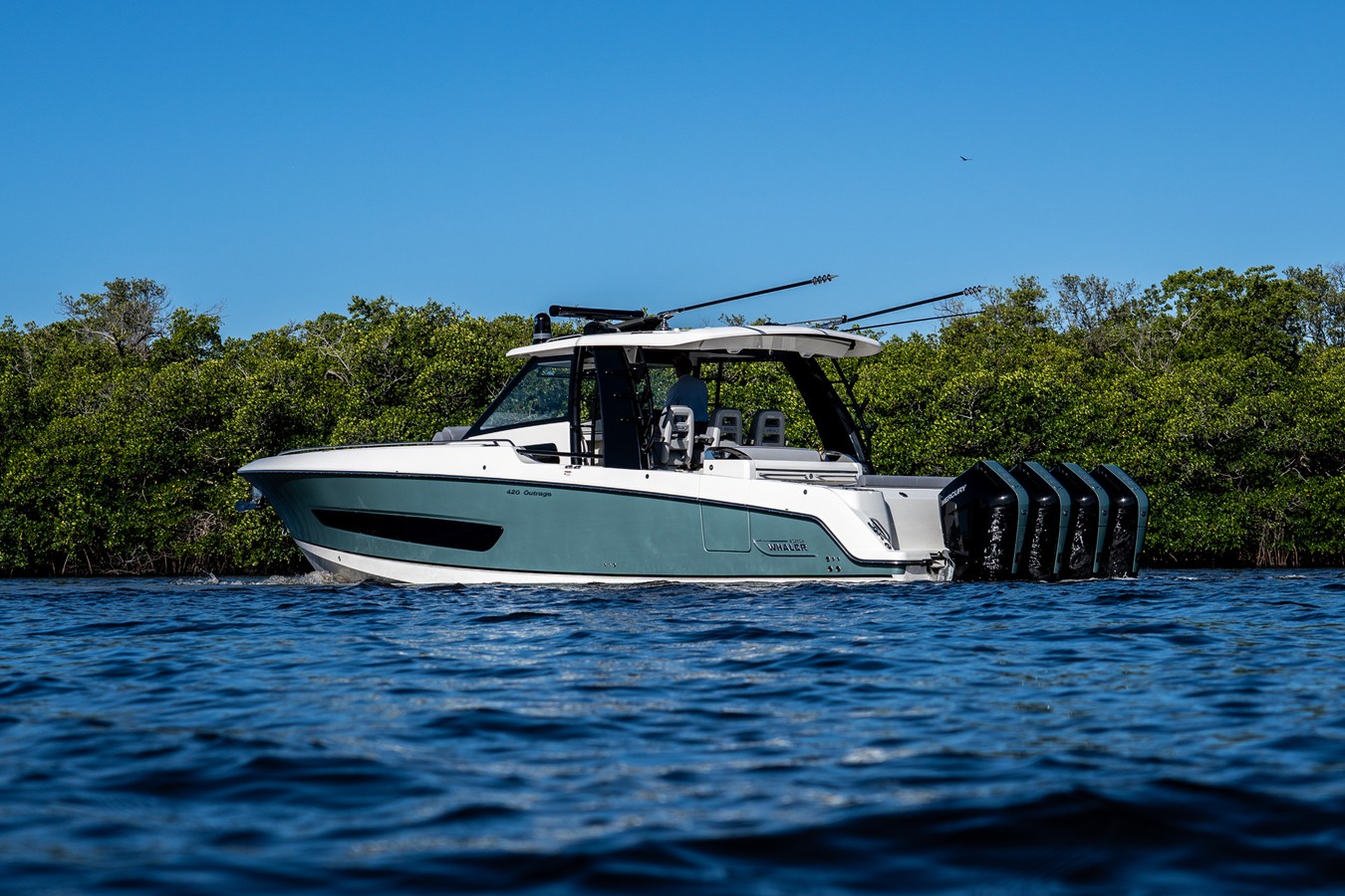 BOSTON WHALER 420 OUTRAGE, photo 2