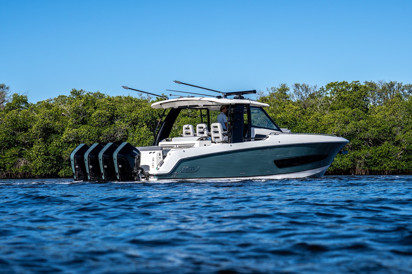 BOSTON WHALER 420 OUTRAGE, photo 4