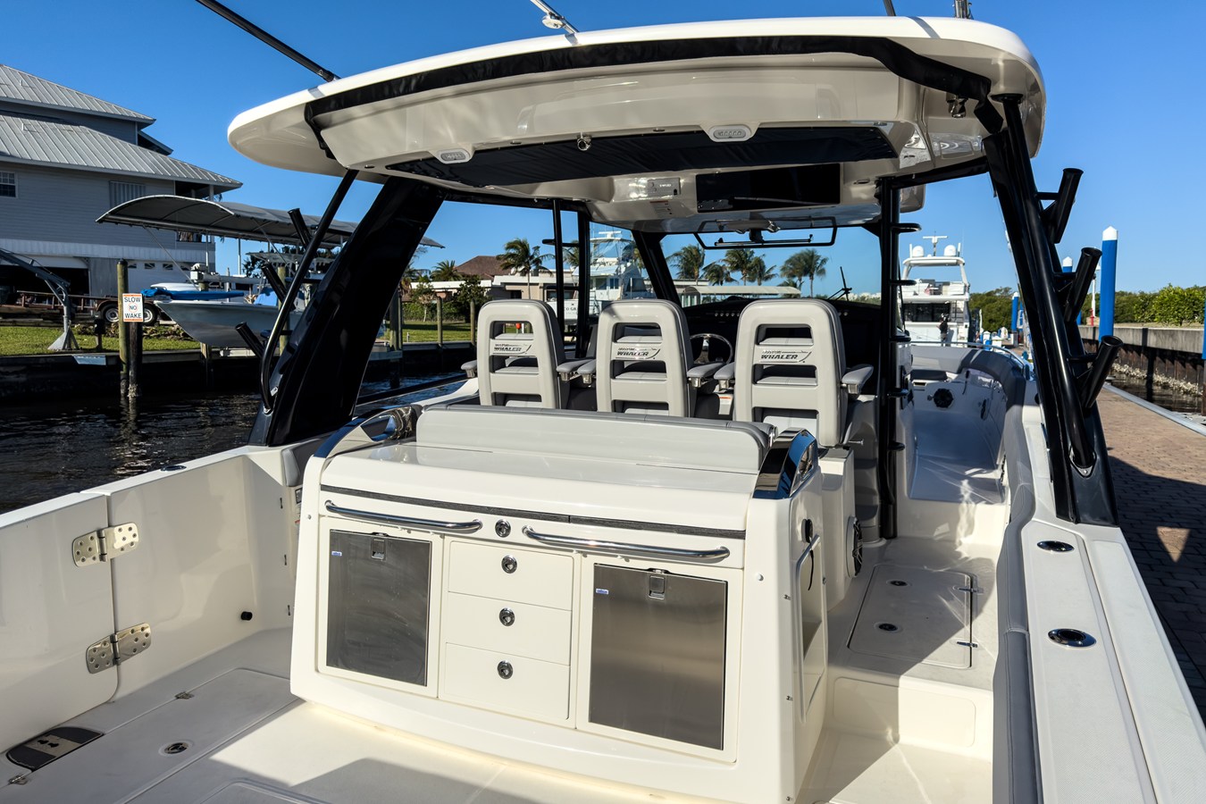 BOSTON WHALER 420 OUTRAGE, photo 6