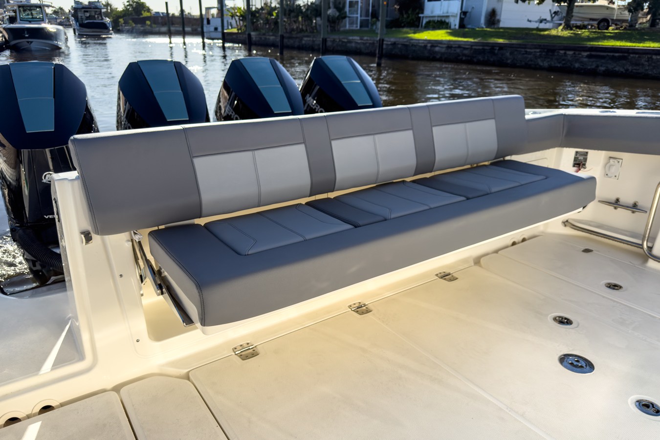 BOSTON WHALER 420 OUTRAGE, photo 7