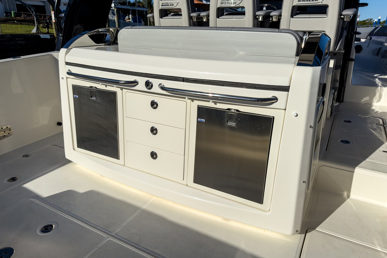 BOSTON WHALER 420 OUTRAGE, photo 8