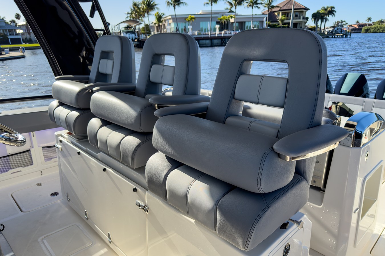 BOSTON WHALER 420 OUTRAGE, photo 13