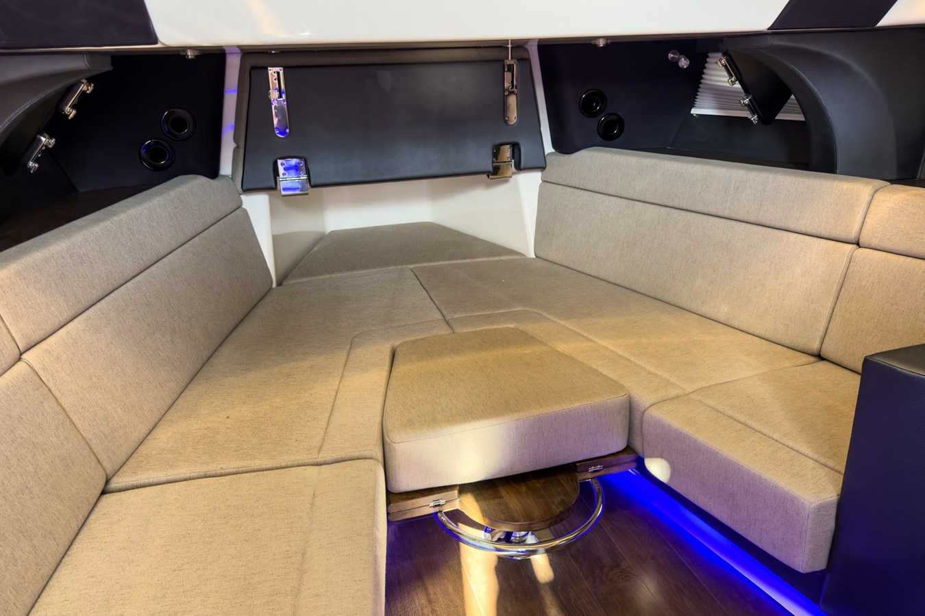 BOSTON WHALER 420 OUTRAGE, photo 24