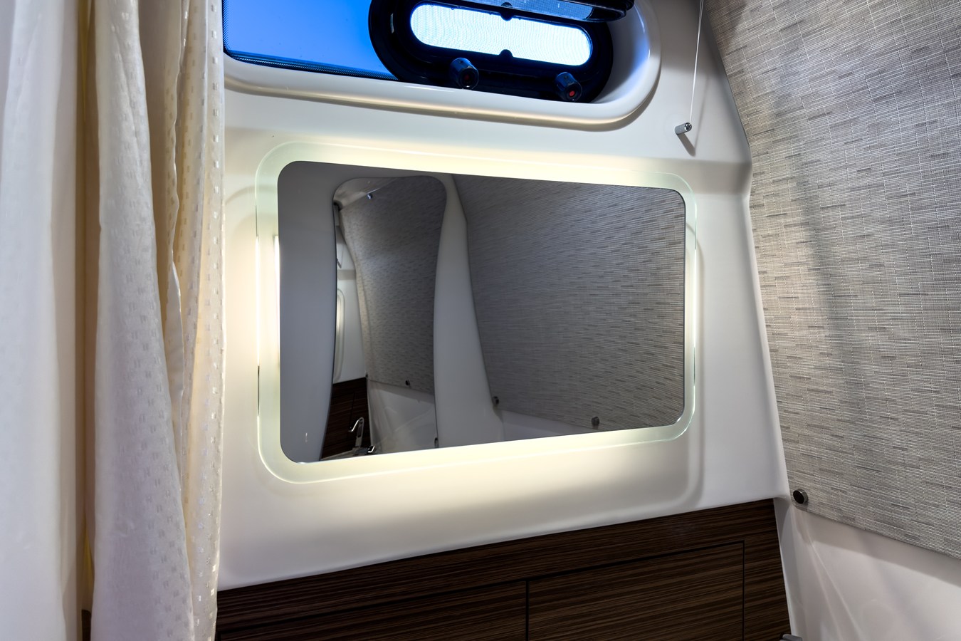 BOSTON WHALER 420 OUTRAGE, photo 28
