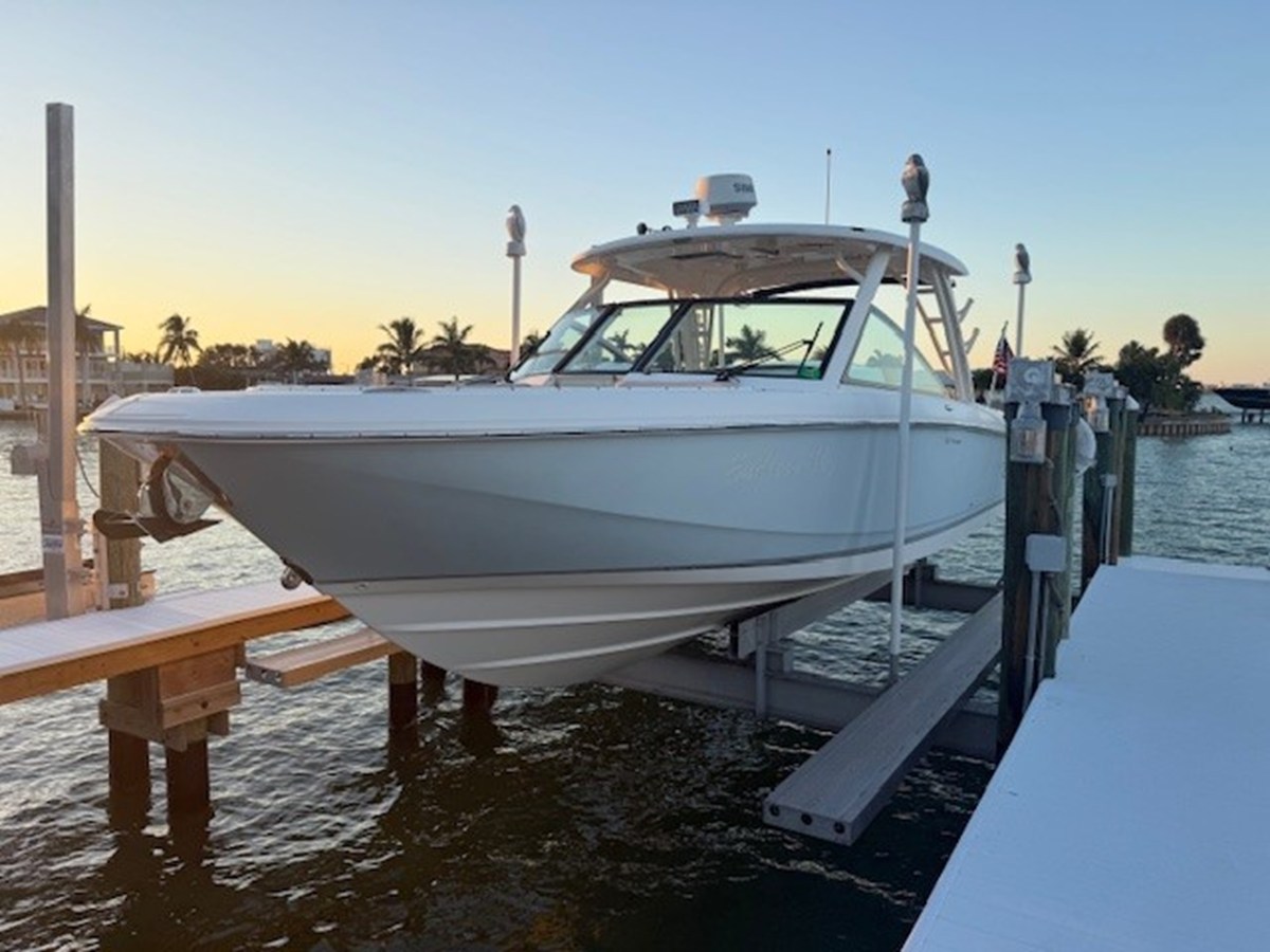 Boston Whaler 320 VANTAGE — 2017 Boston Whaler 320 Vantage