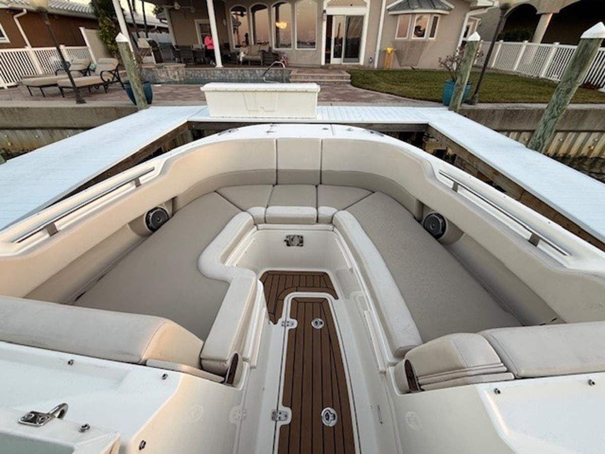 Boston Whaler 320 VANTAGE — 2017 Boston Whaler 320 Vantage — photo 4