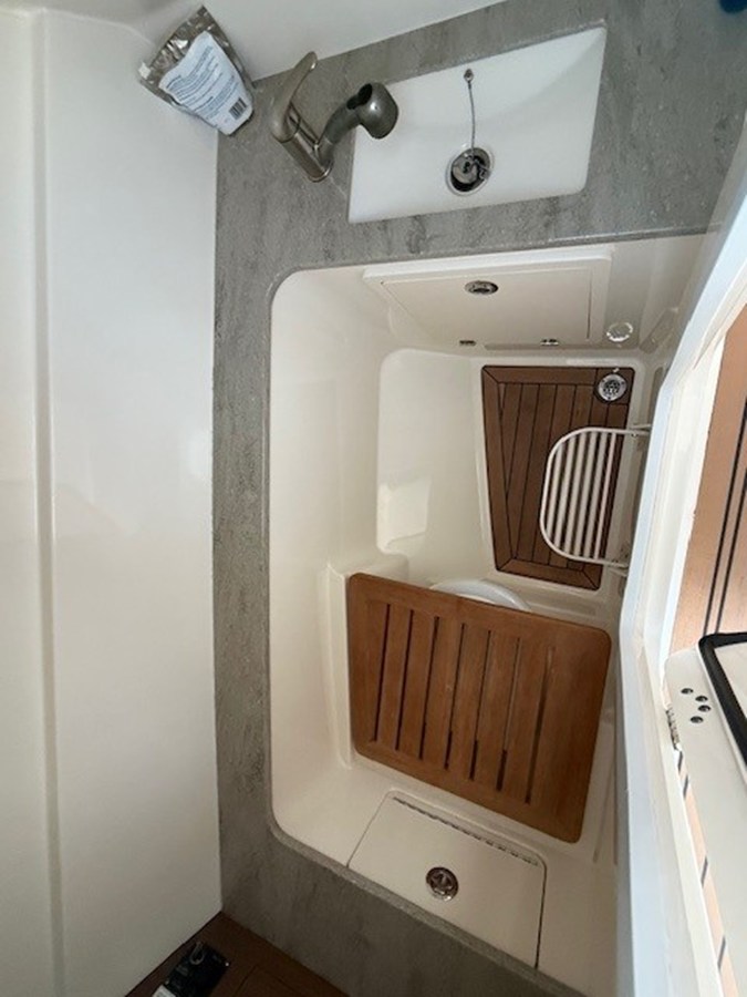 Boston Whaler 320 VANTAGE — 2017 Boston Whaler 320 Vantage — photo 5