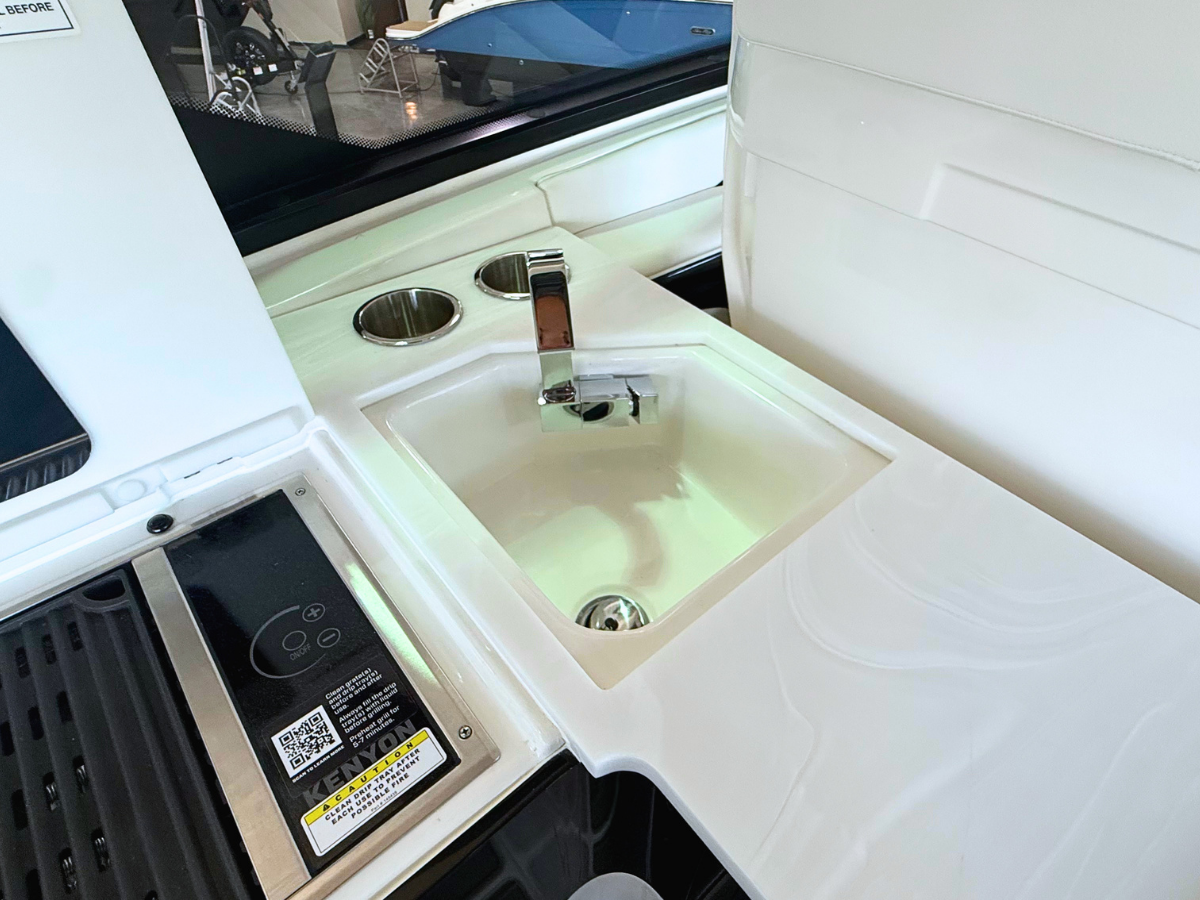 SEA RAY SUNDANCER 370, photo 16