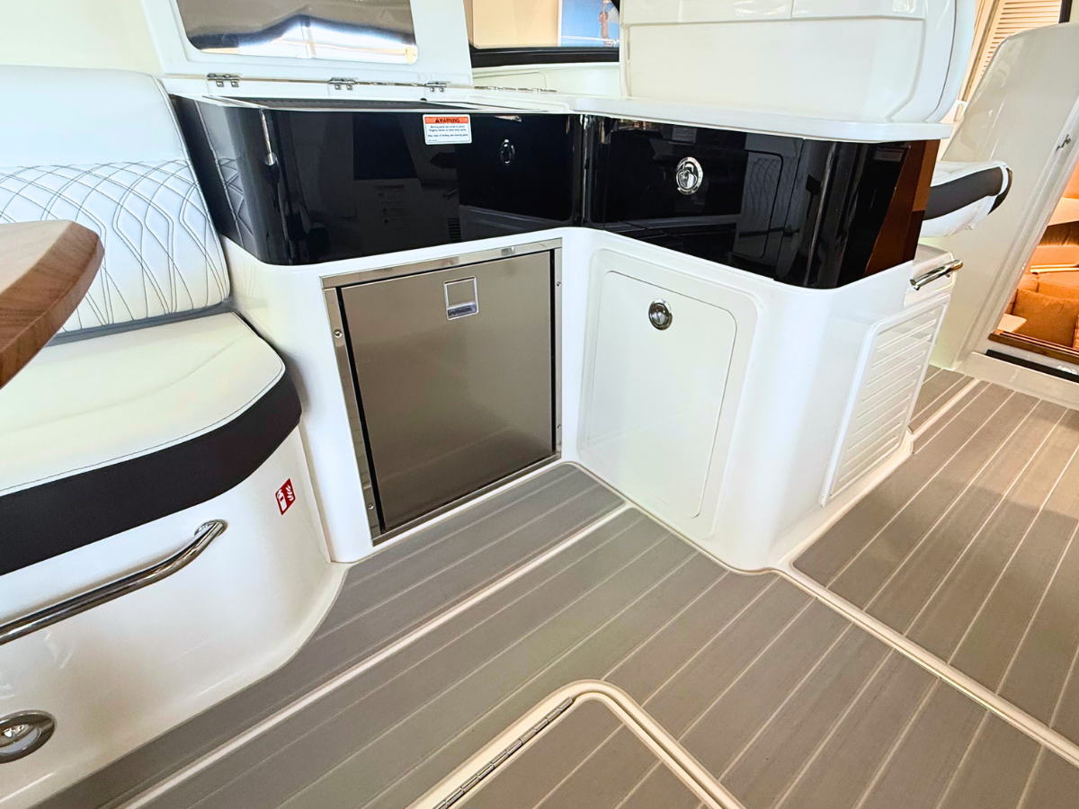 SEA RAY SUNDANCER 370, photo 17
