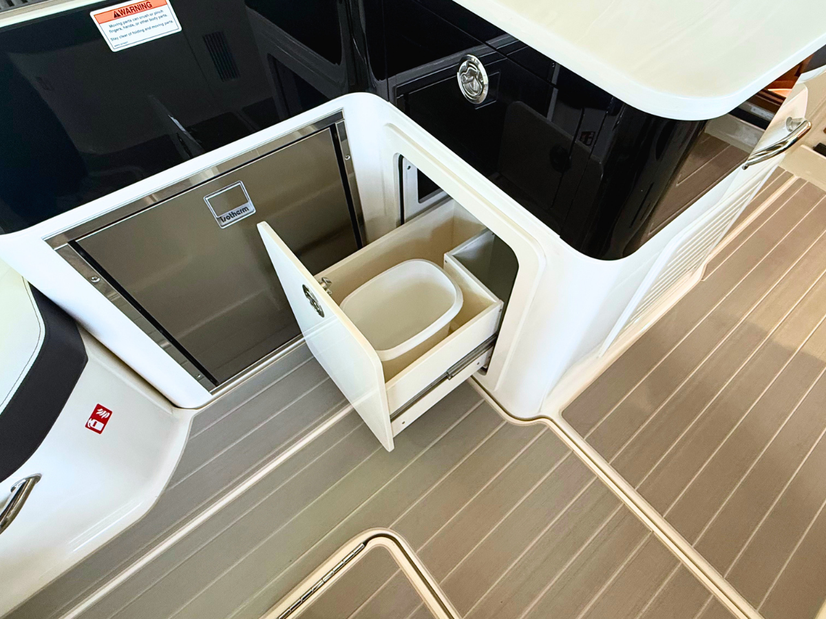 SEA RAY SUNDANCER 370, photo 19